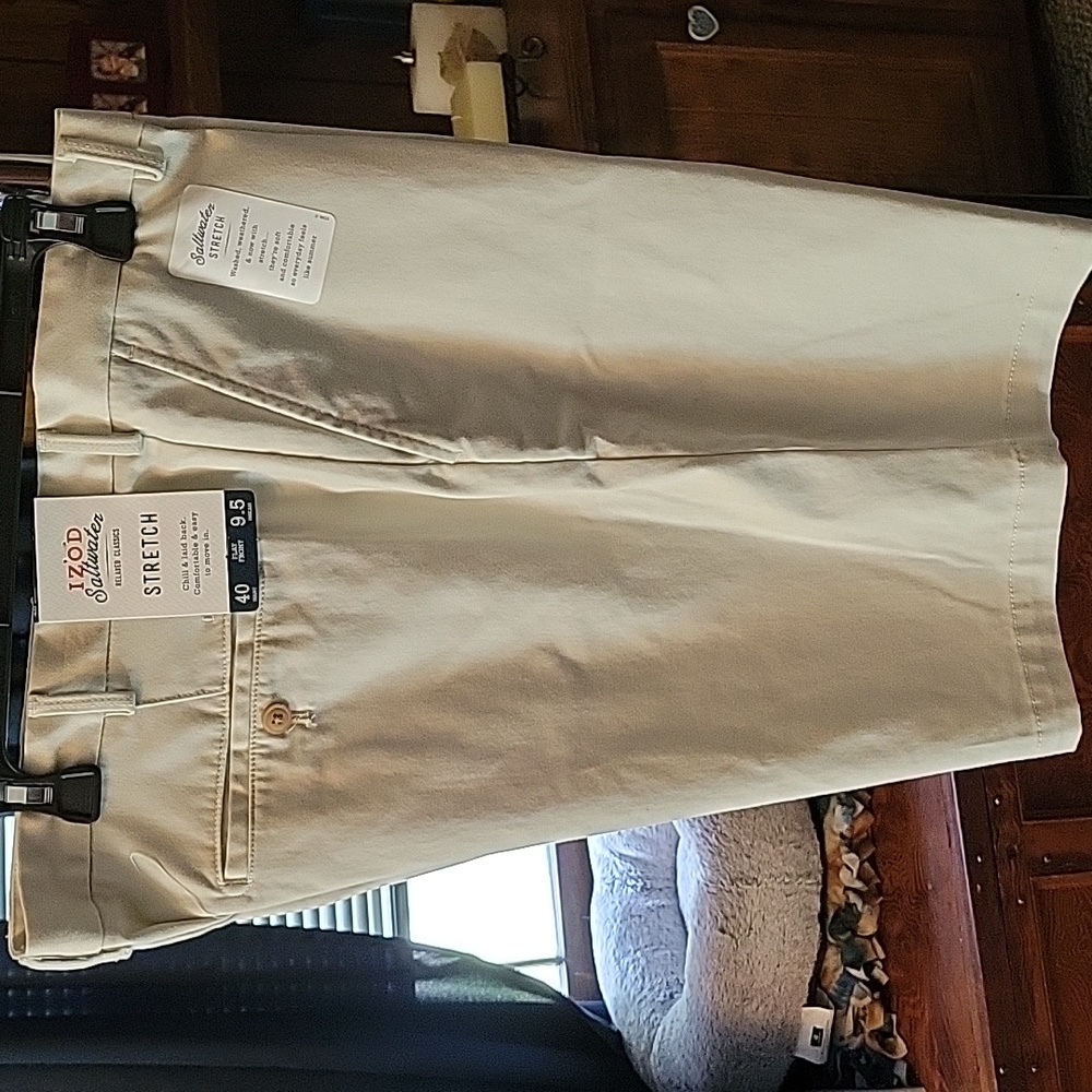 Izod Saltwater stretch khaki shorts sz 40, 9.5" inseam NWT